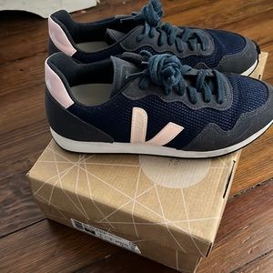 Veja SDU Rio Branca navy and pink size 7